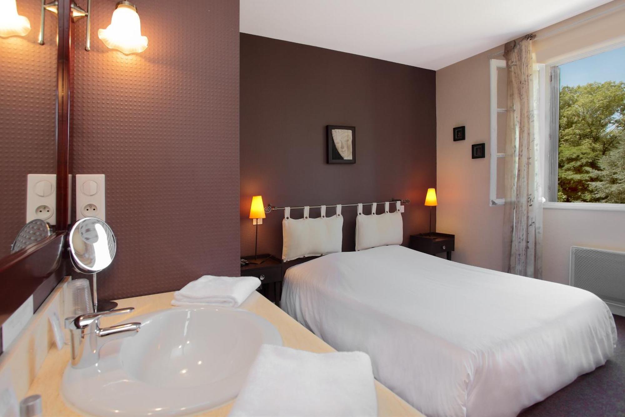 Logis Deshors-Foujanet Hotel Chamboulive Bagian luar foto