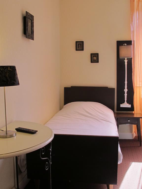 Logis Deshors-Foujanet Hotel Chamboulive Bagian luar foto