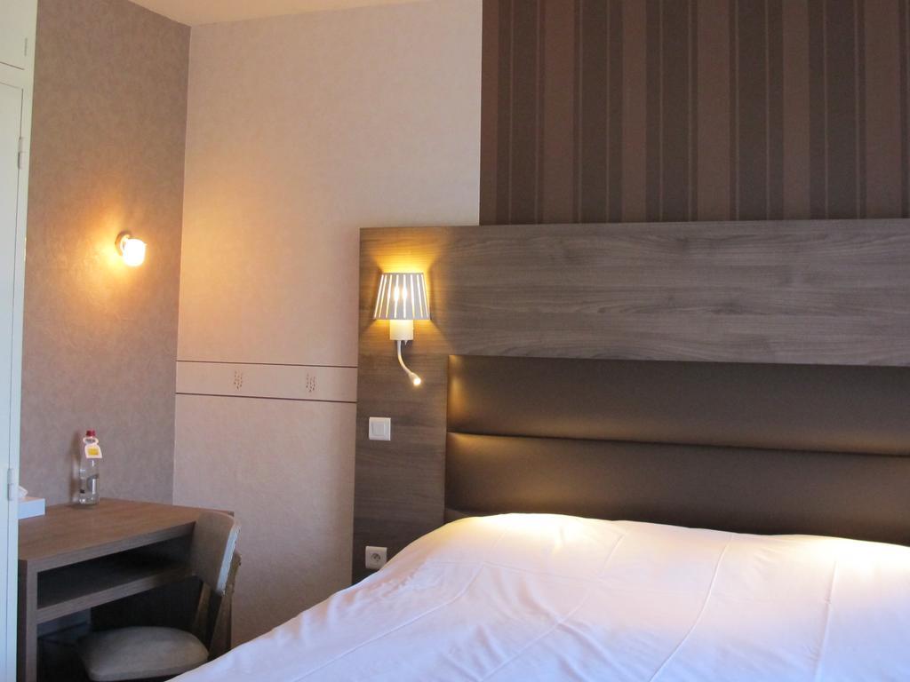 Logis Deshors-Foujanet Hotel Chamboulive Bagian luar foto