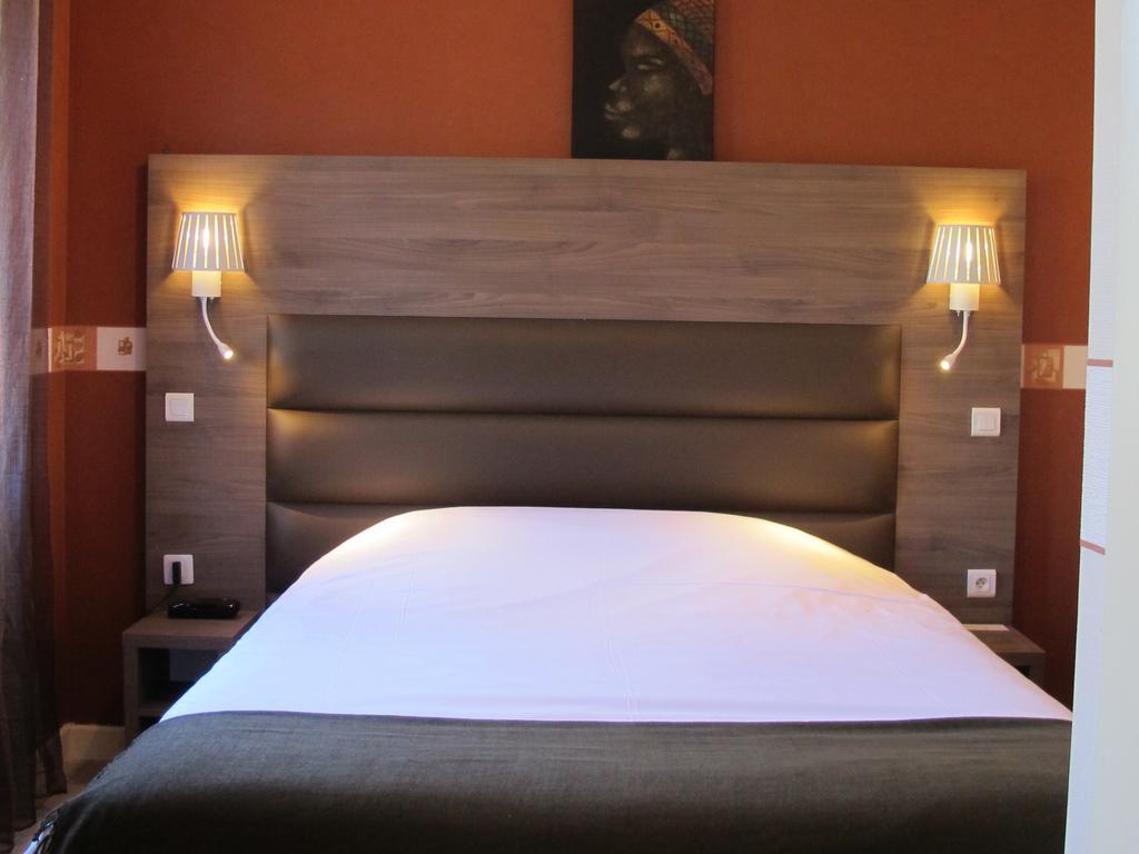 Logis Deshors-Foujanet Hotel Chamboulive Bagian luar foto