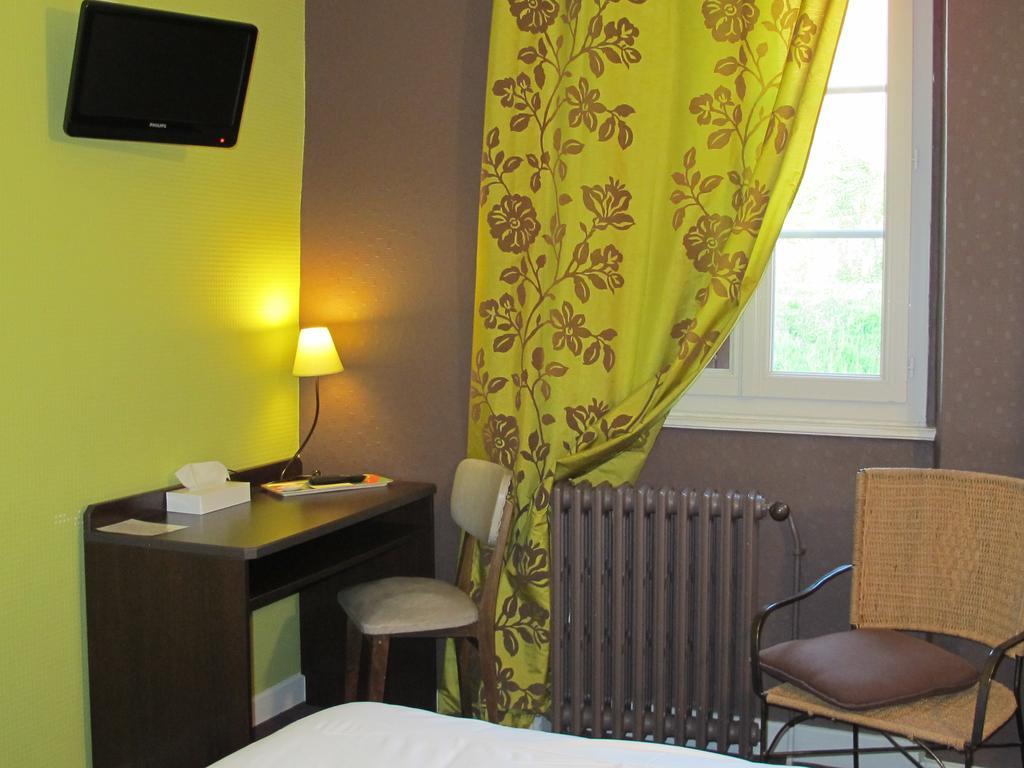 Logis Deshors-Foujanet Hotel Chamboulive Bagian luar foto