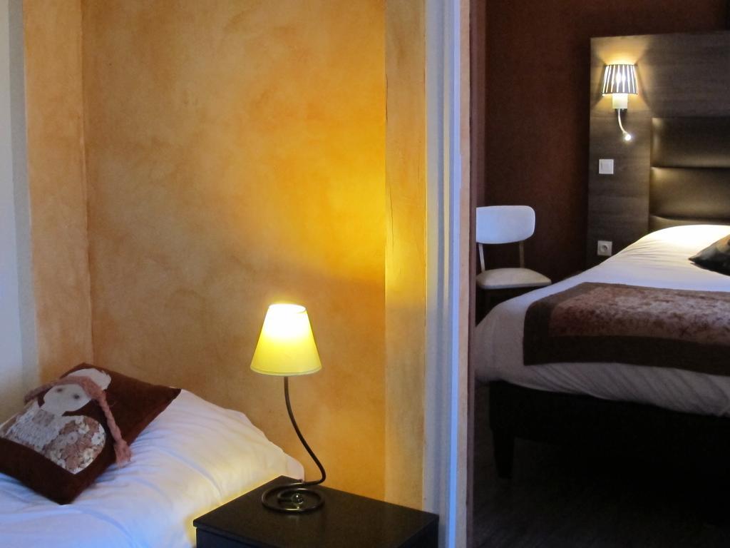 Logis Deshors-Foujanet Hotel Chamboulive Bagian luar foto