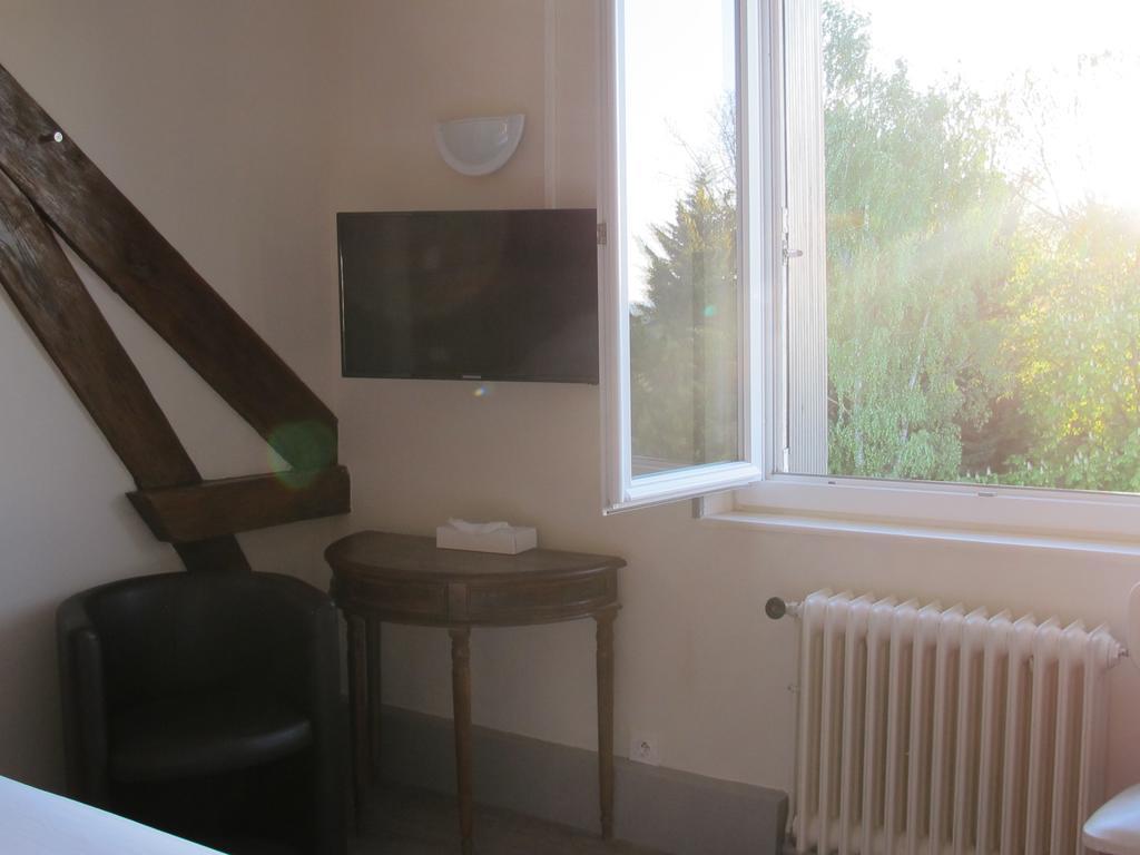 Logis Deshors-Foujanet Hotel Chamboulive Bagian luar foto