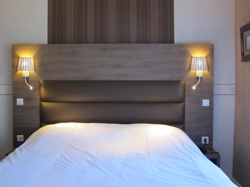 Logis Deshors-Foujanet Hotel Chamboulive Bagian luar foto