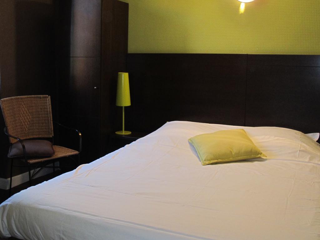 Logis Deshors-Foujanet Hotel Chamboulive Bagian luar foto