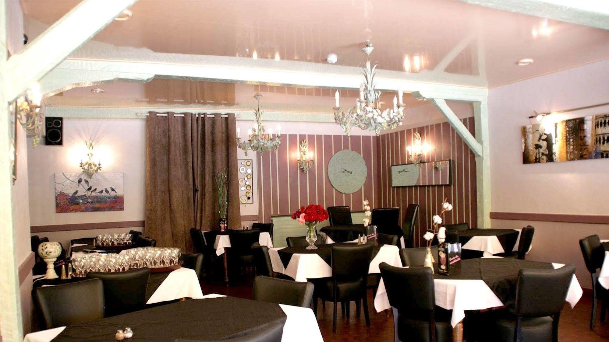 Logis Deshors-Foujanet Hotel Chamboulive Bagian luar foto