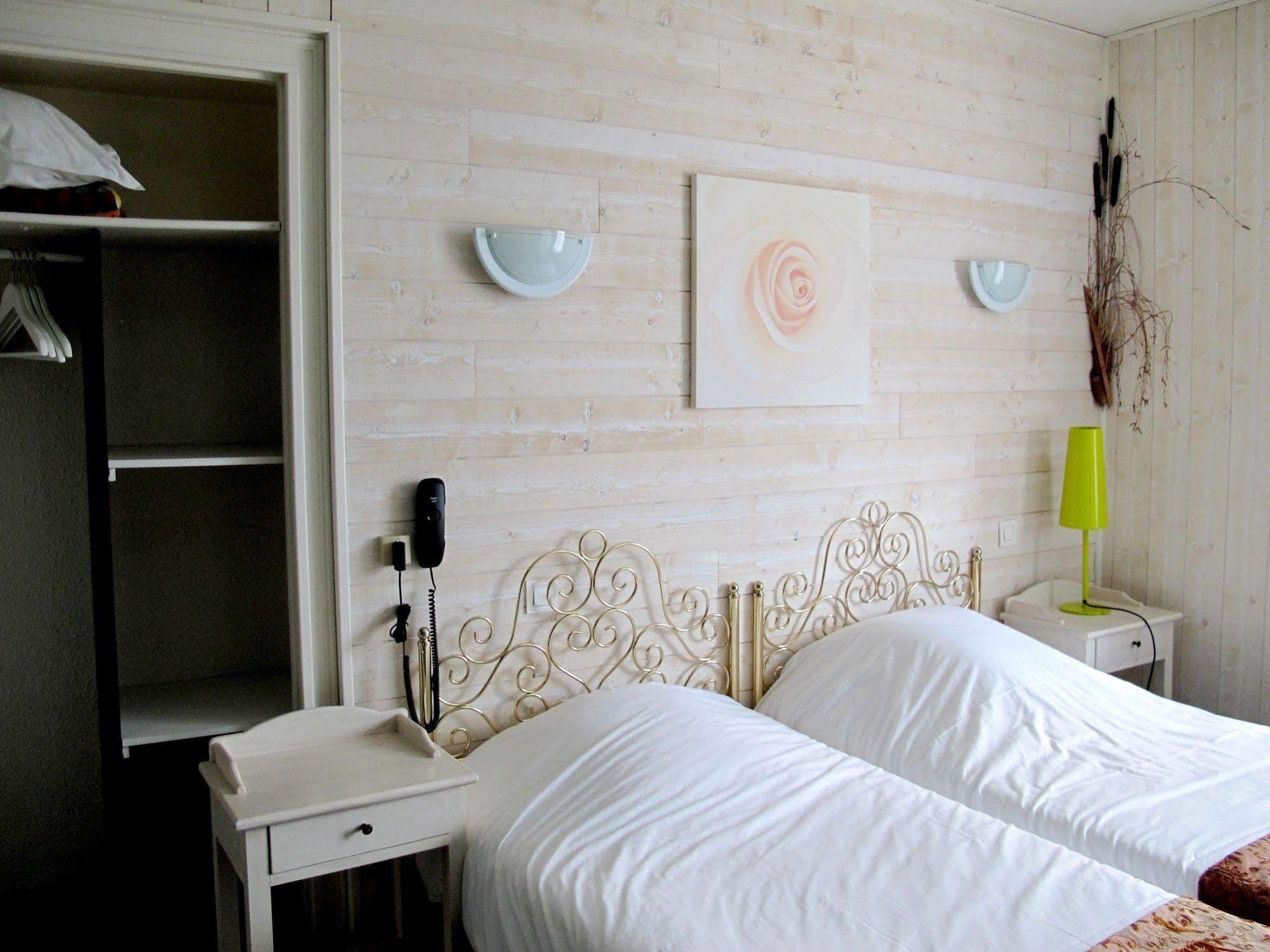 Logis Deshors-Foujanet Hotel Chamboulive Bagian luar foto