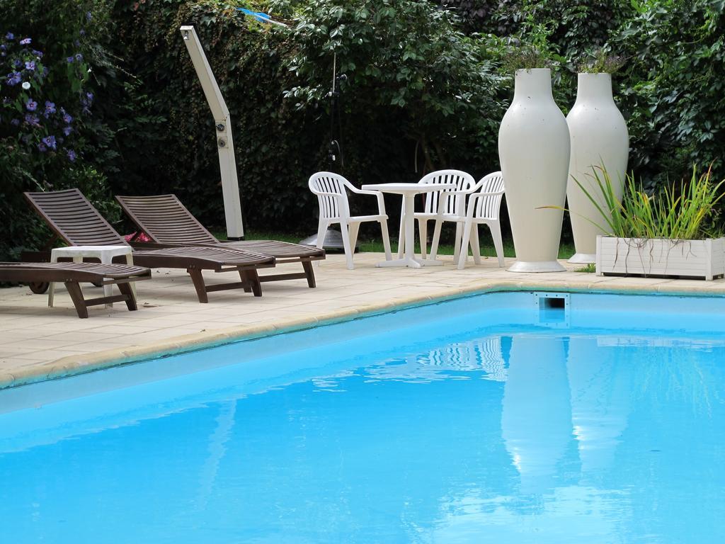 Logis Deshors-Foujanet Hotel Chamboulive Bagian luar foto