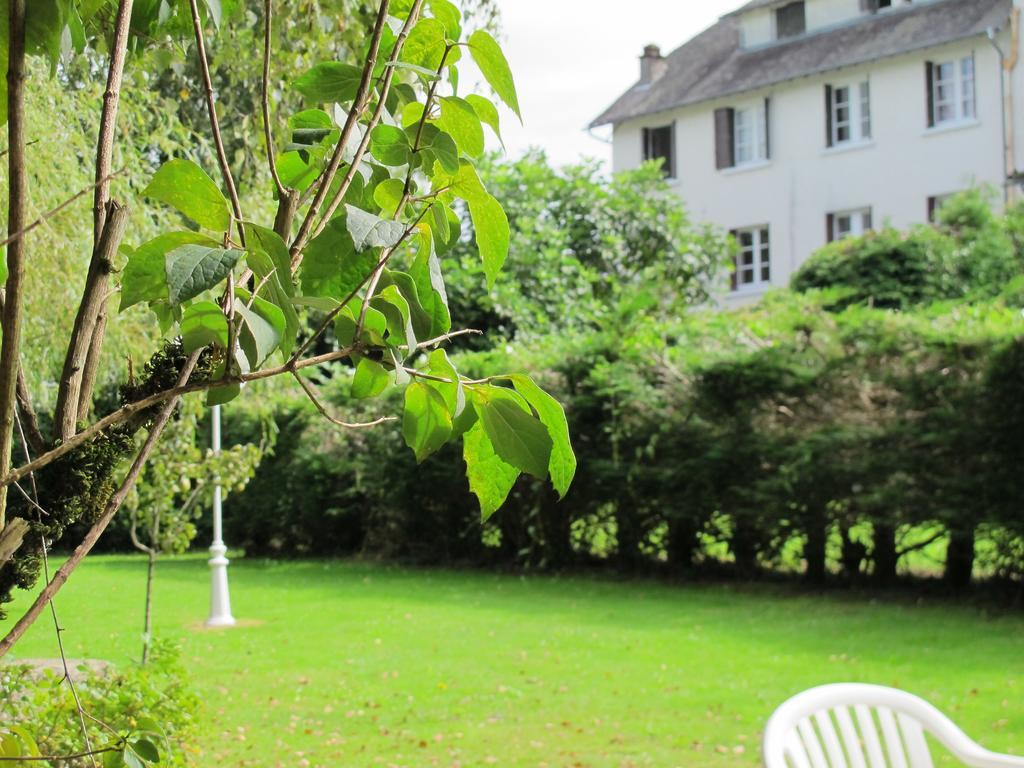 Logis Deshors-Foujanet Hotel Chamboulive Bagian luar foto