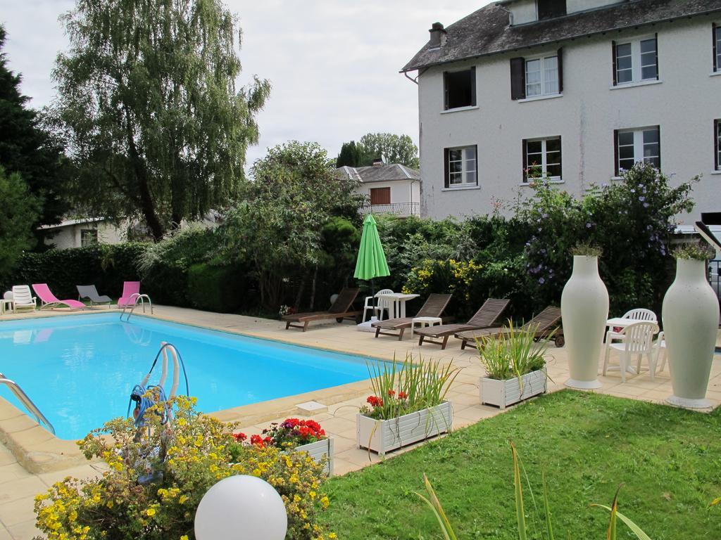 Logis Deshors-Foujanet Hotel Chamboulive Bagian luar foto
