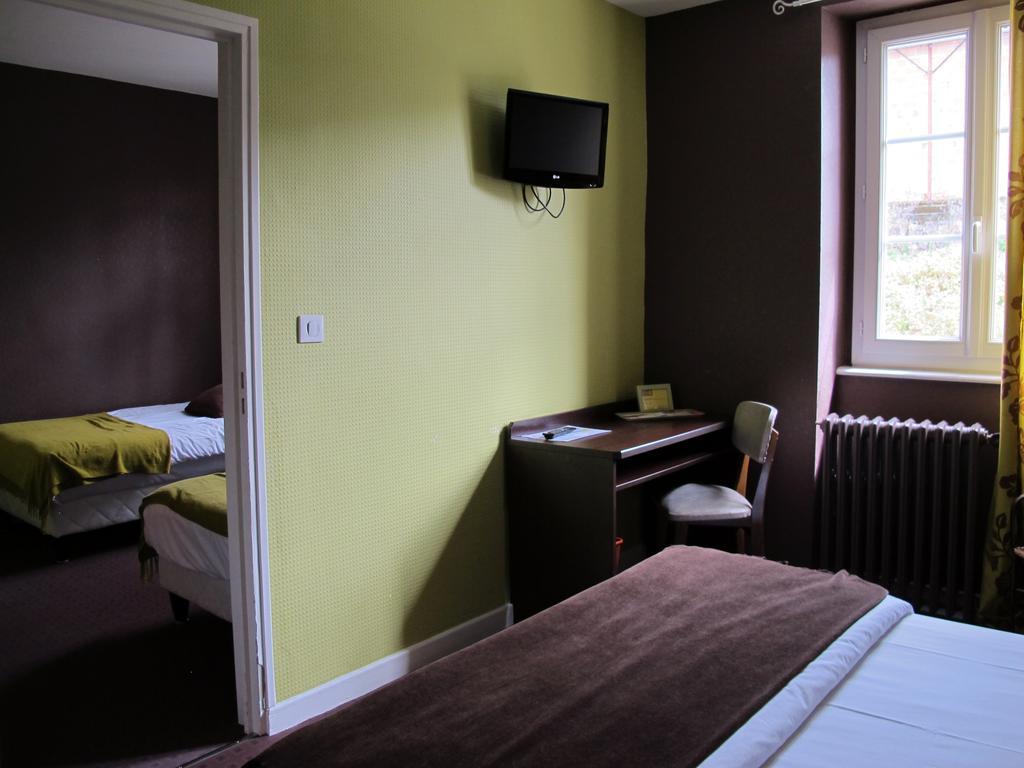 Logis Deshors-Foujanet Hotel Chamboulive Ruang foto