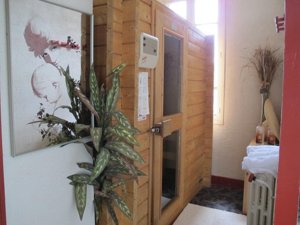Logis Deshors-Foujanet Hotel Chamboulive Bagian luar foto